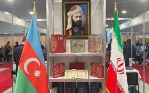 Nazirlikdən kitab guşəsində İran bayrağına - Reaksiya